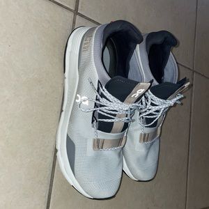 Cloudnova Onclouds. Men’s size 11. Womens 13.